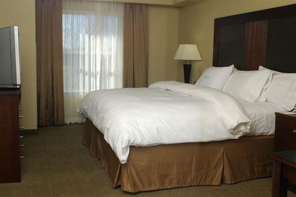 โฮมวูด สวีท บายฮิลตัน หลุยส์วิลล์ อีสต์ โฮเต็ล Hotel ภายนอก รูปภาพ