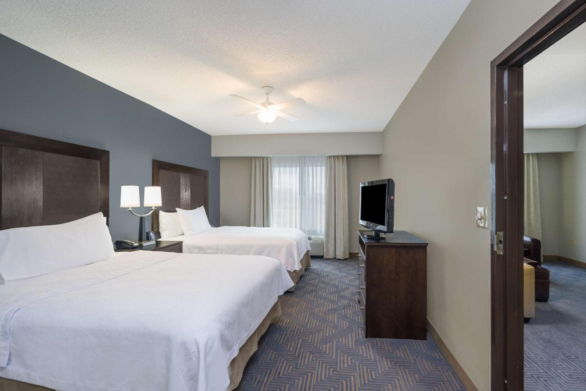 โฮมวูด สวีท บายฮิลตัน หลุยส์วิลล์ อีสต์ โฮเต็ล Hotel ภายนอก รูปภาพ