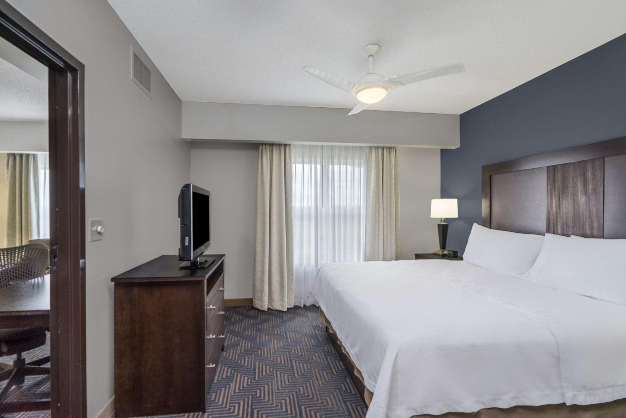 โฮมวูด สวีท บายฮิลตัน หลุยส์วิลล์ อีสต์ โฮเต็ล Hotel ภายนอก รูปภาพ