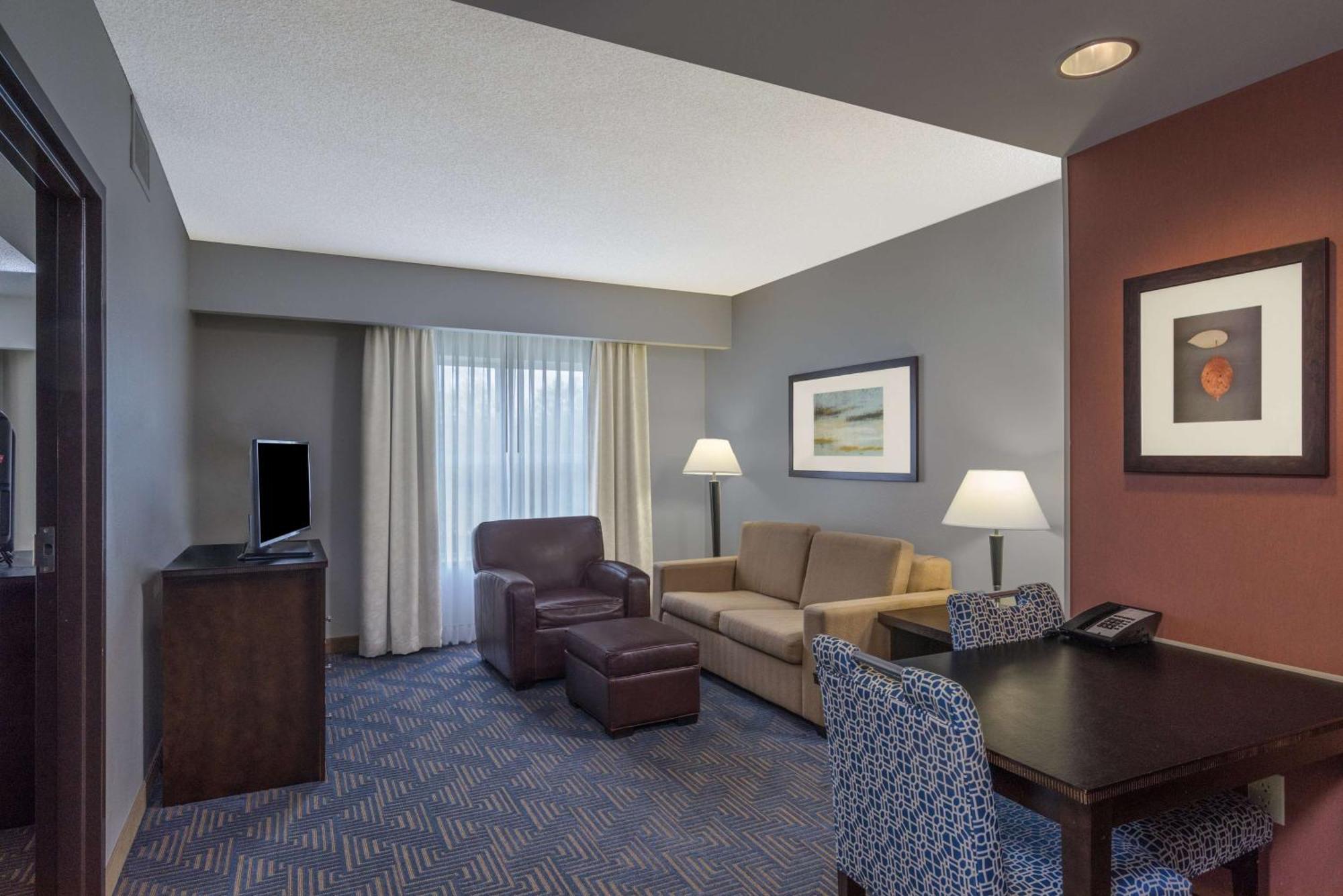 โฮมวูด สวีท บายฮิลตัน หลุยส์วิลล์ อีสต์ โฮเต็ล Hotel ภายนอก รูปภาพ